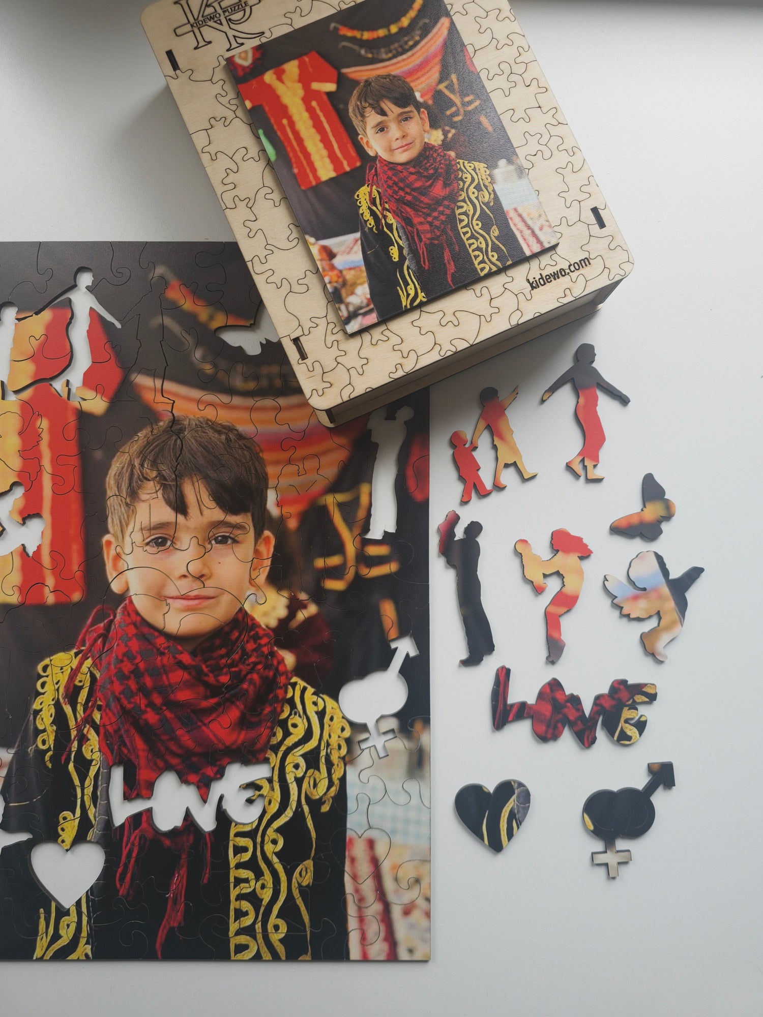 Kidewo ile Erkek Arkadaşınıza Kişisel Fotoğraflı Ahşap Puzzle: Romantik ve Anlamlı Bir Hediye - KIDEWO